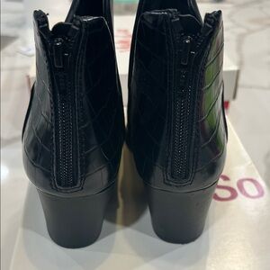 SO Women's Sleek Black Ankle Booties